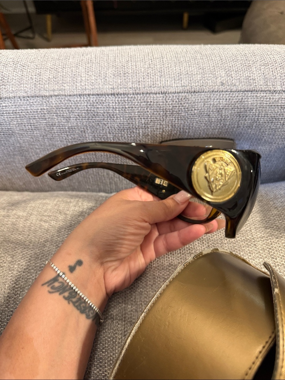 Gucci Oversized Brown Gradient Women's Sunglasses with Gold Accent - Picture 5 of 6